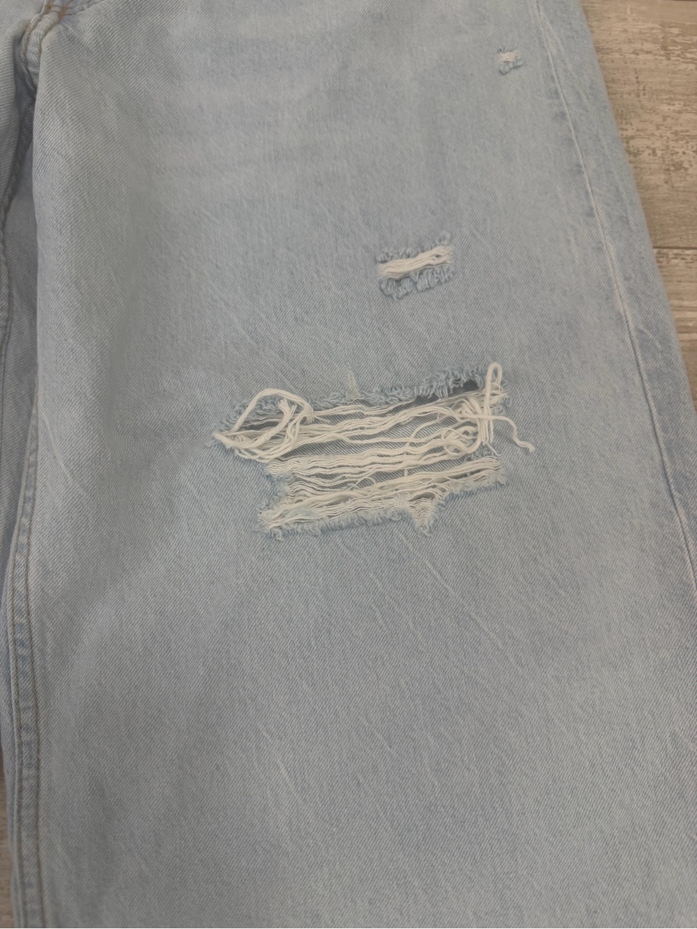 NWT H&M &Denim Light Wash Baggy Distressed Jeans Size 12 Wide Leg Y2K - Picture 9 of 12